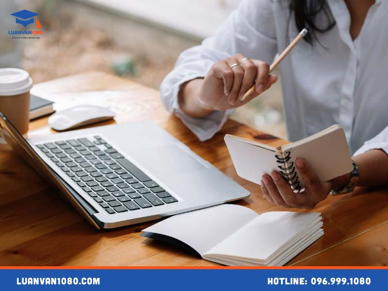 Các chủ đề bài luận tiếng anh về bản thân và giao tiếp hàng ngày