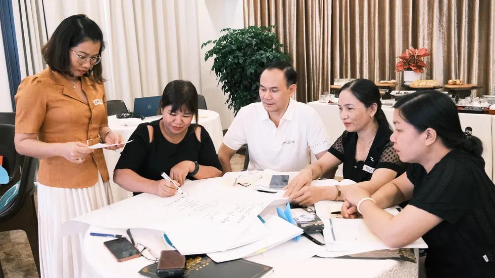 Mẫu tiểu luận phát triển kỹ năng lãnh đạo cho cán bộ quản lý mầm non